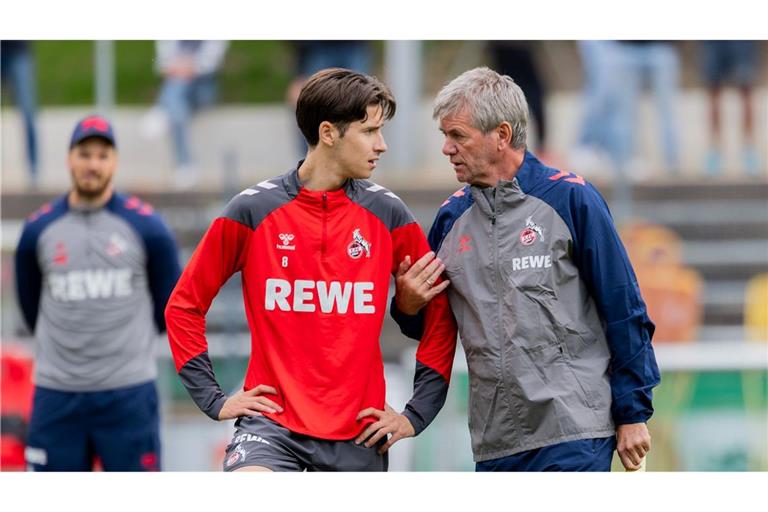 Guter Draht zu den Spielern: Funkel beim FC-Training.