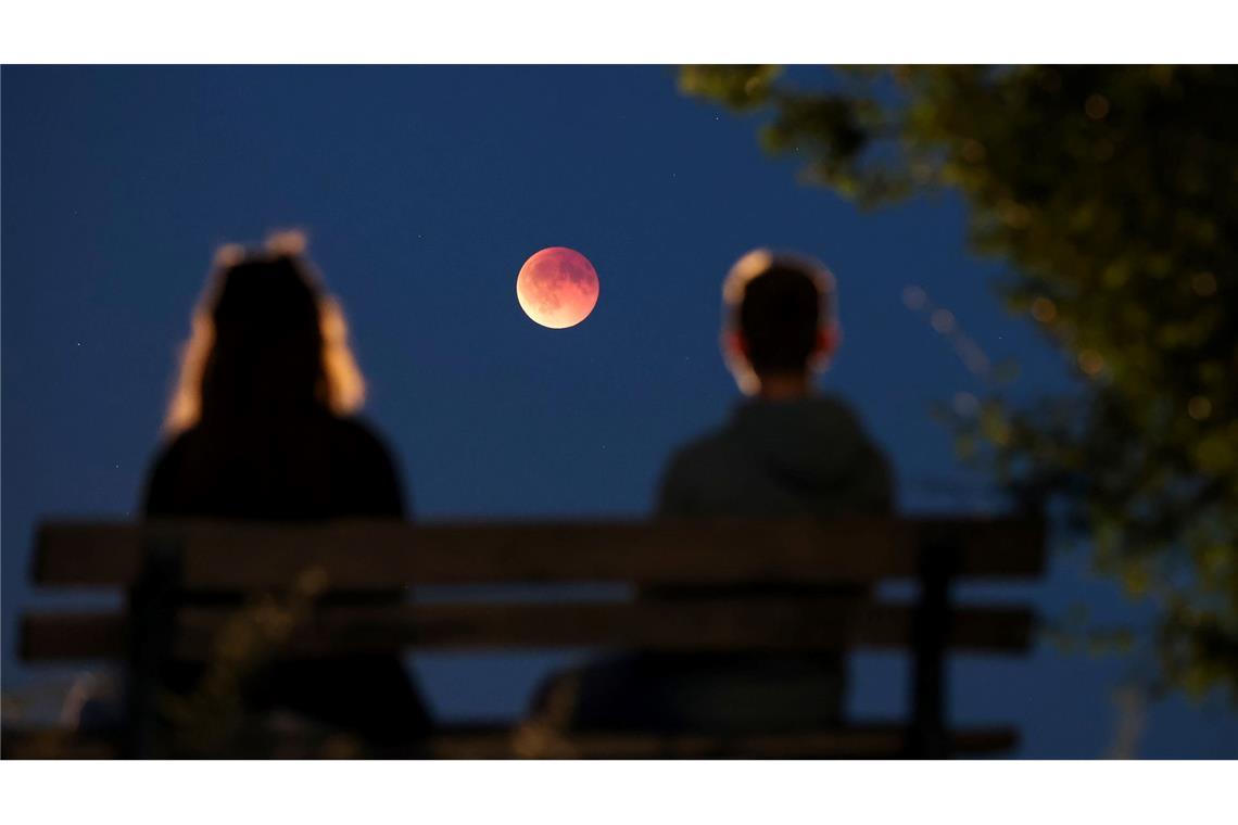Guter Mond, du gehst so stille, durch die Abendwolken hin.