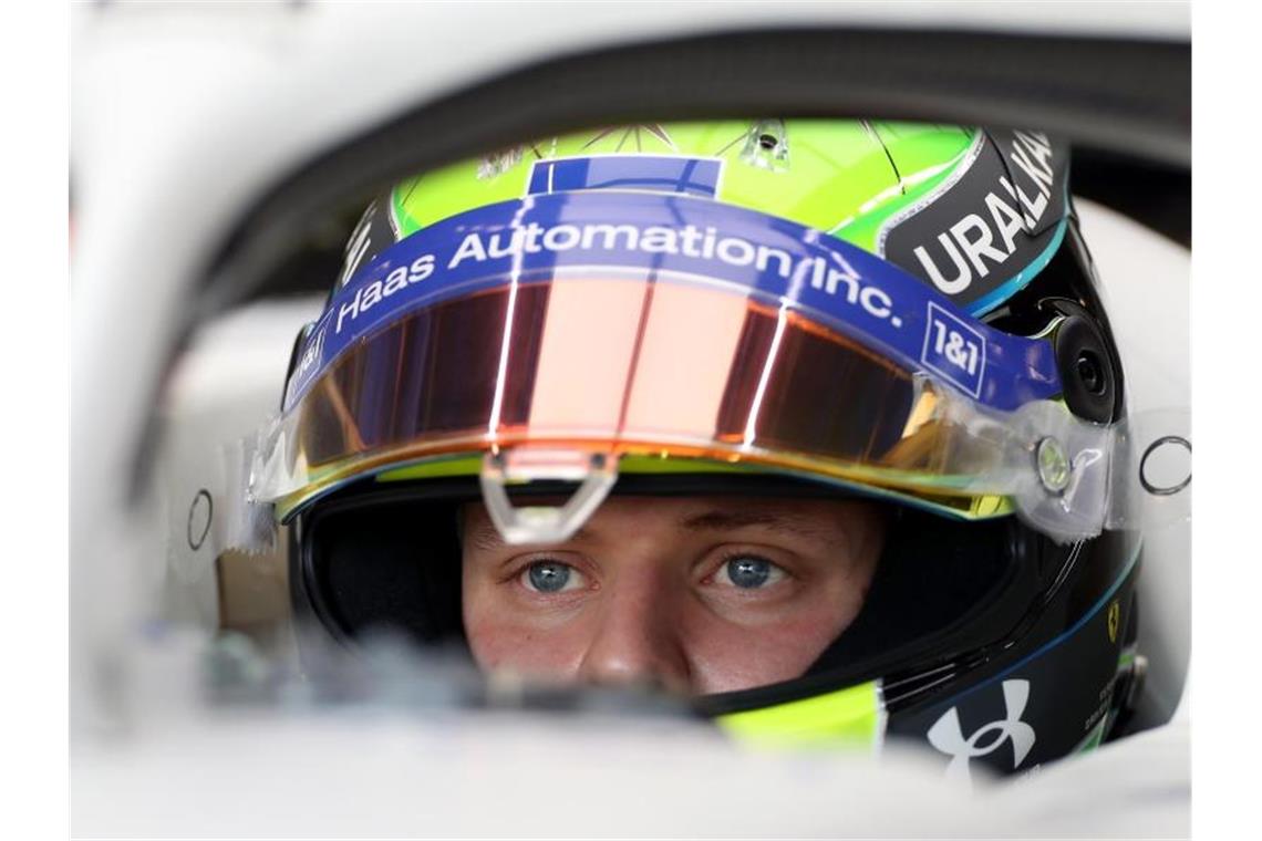„Muss performen“: Druck auf Mick Schumacher im zweiten Jahr Haas-Pilot Mick Schumacher möchte nach einem Lehrjahr nun „den nächsten Schritt machen“. Foto: Bradley Collyer/PA Wire/dpa