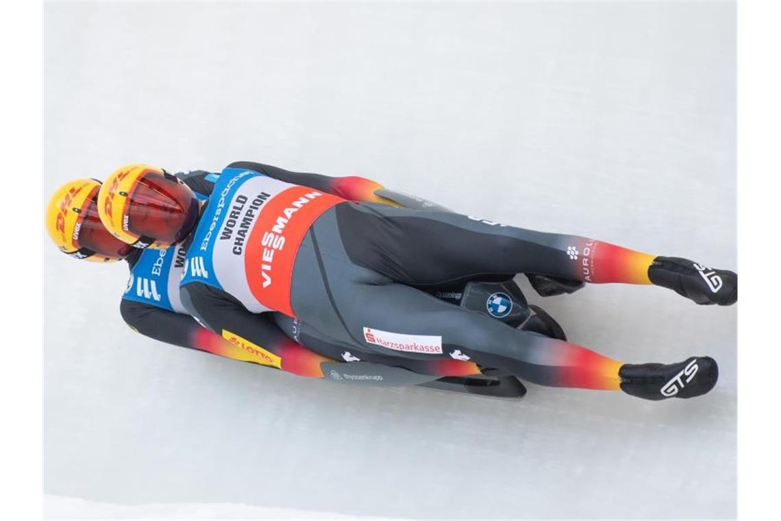 Haben den Sieg knapp verpasst: Toni Eggert und Sascha Benecken auf der Bahn in Altenberg. Foto: Sebastian Kahnert/dpa-Zentralbild/dpa