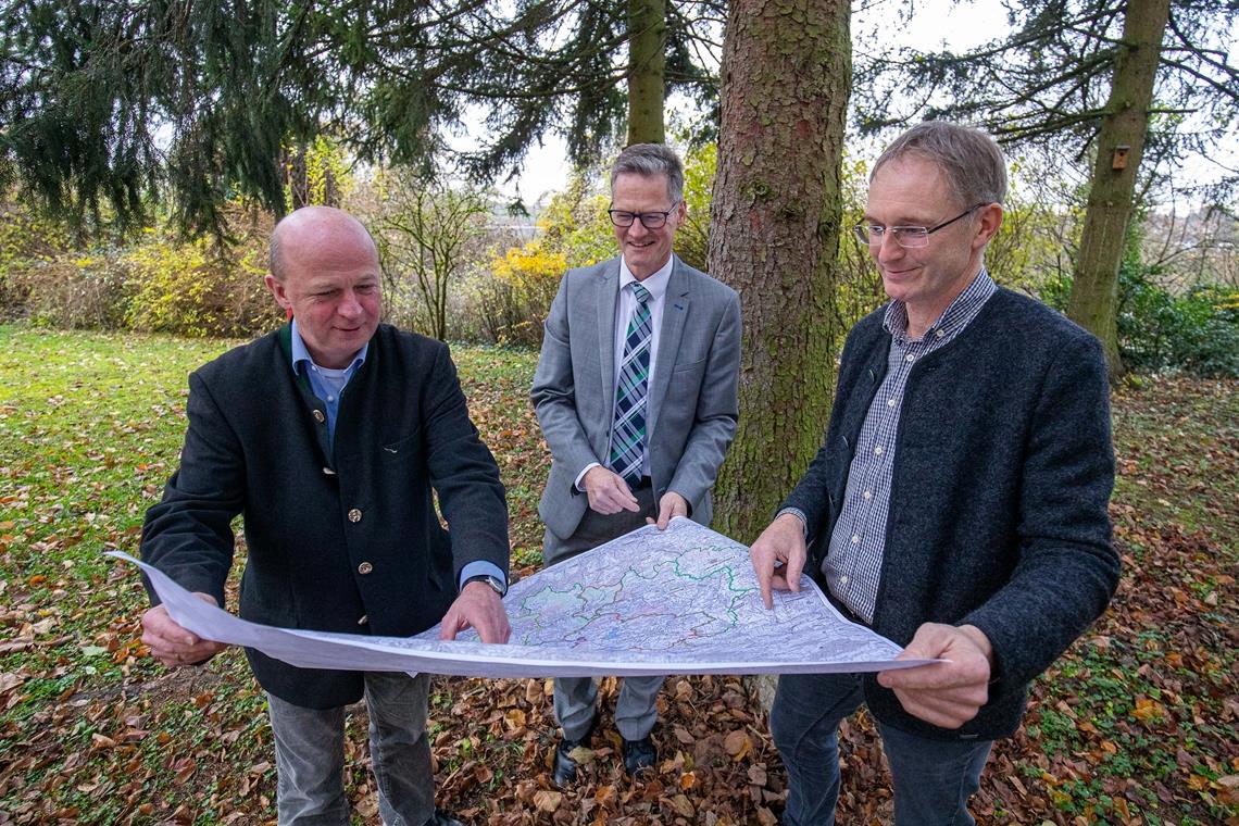 Haben die Forstreform an Rems und Murr im Blick (von links): Martin Röhrs, Gerd Holzwarth und Ulrich Häußermann. Foto: A. Becher