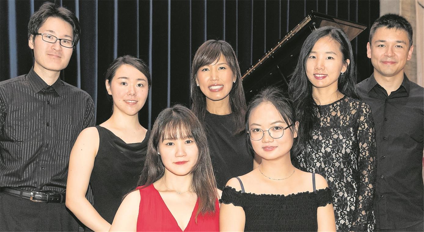 Haben die Latte mit ihren Interpretationen hoch gelegt (von links): Soshi Koyama, Yui Takahashi, EunAe Lee, Rachel Kudo, Junjie Zhang, Albertina Eunju Song und Daniel Hyunwoo. Foto: J. Fiedler