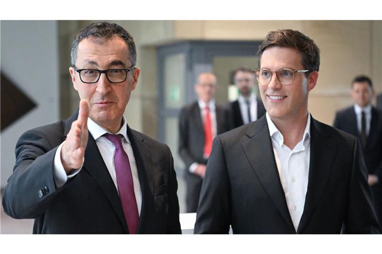 Haben sich auf einen Koalitionsvertrag geeinigt: Cem Özdemir (Grüne) und Manuel Hagel (CDU) (Archivbild).