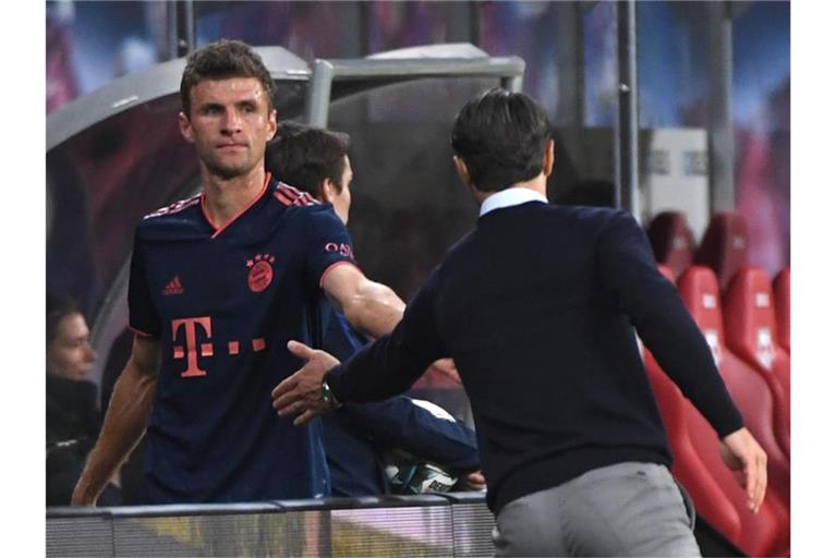 Haben sich ausgesprochen: Thomas Müller (l) und Trainer Niko Kovac. Foto: Hendrik Schmidt/dpa-Zentralbild/dpa