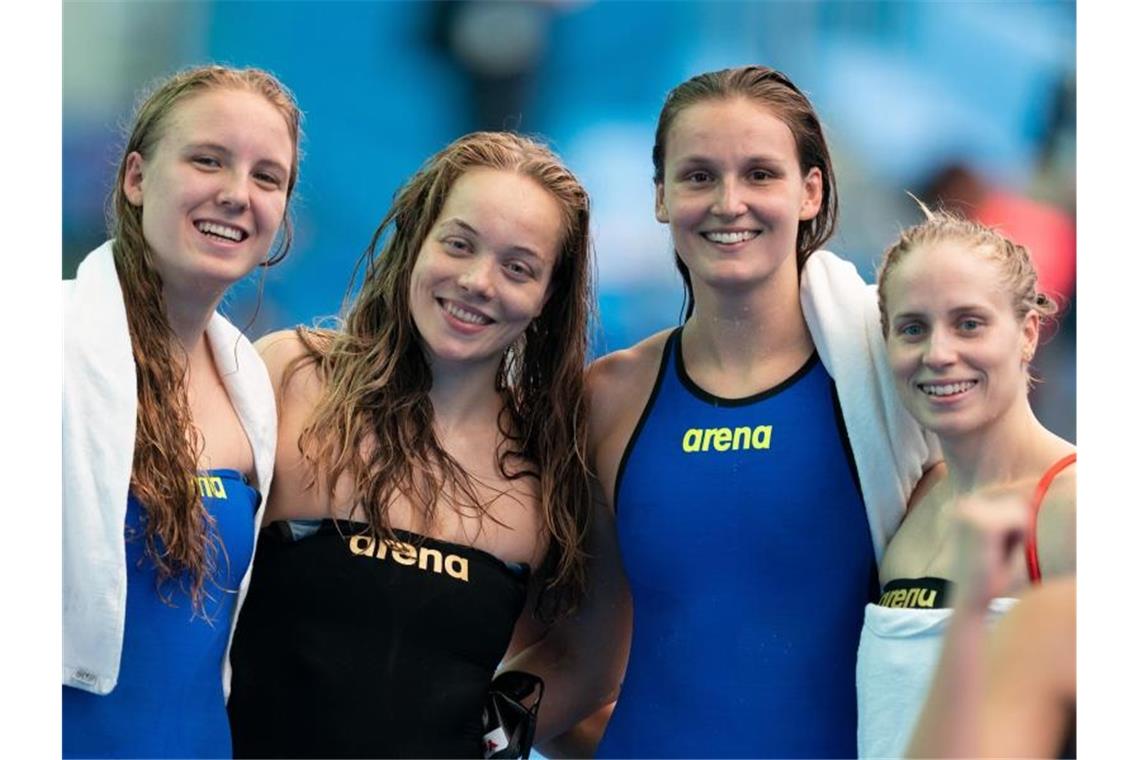 Deutsche Frauen-Staffel holt Olympia-Ticket Haben sich das Olympia-Ticket gesichert: Die 4 x 200 Meter Staffel der Frauen: Isabel Gose (l-r), Marie Pietruschka, Annika Bruhn und Reva Foos. Foto: Bernd Thissen