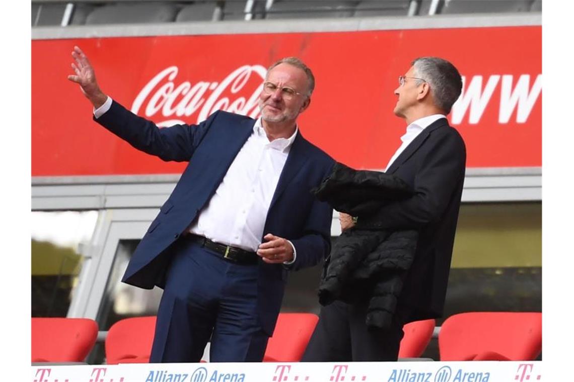 Haben sich mit einem Schreiben bei den Münchner Fans bedankt: Präsident Herbert Hainer (r) und Vorstandschef Karl-Heinz Rummenigge. Foto: Sven Hoppe/dpa-Pool/dpa