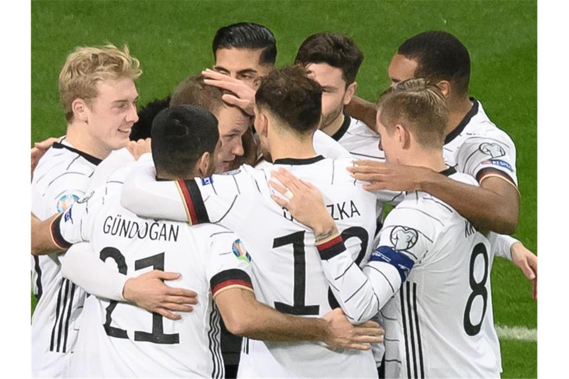 Haben sich mit einem überzeugendem Auftreten und dem Sieg über Nordirland belohnt: Die deutsche Fußball-Nationalmannschaft. Foto: Silas Stein/dpa