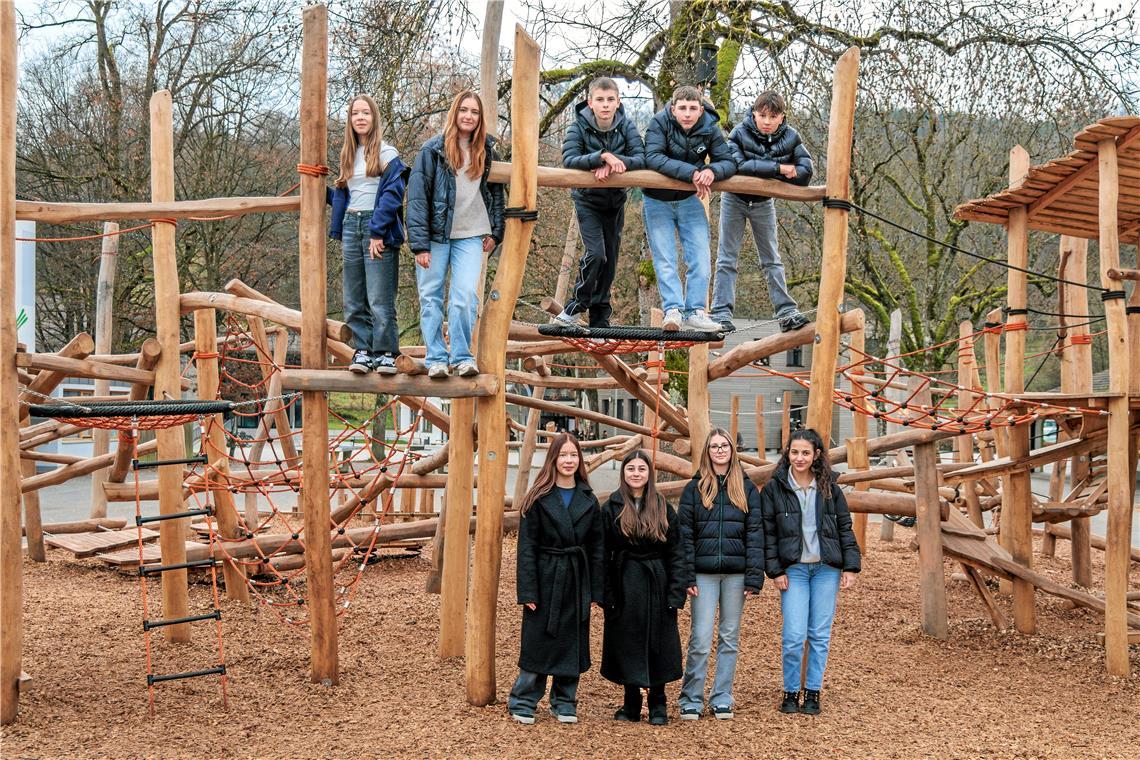 Haben spannende Erfahrungen bei ihren Einsätzen gemacht (oben von links, dann unten von links): Lea Merklein, Nele Föll, Tim Schmidt, Diego Scholz, Luis Bergner, Miriam Merklein, Rümeysa Topal, Ronja Sanwald und Meral Yordanova. Foto: Stefan Bossow