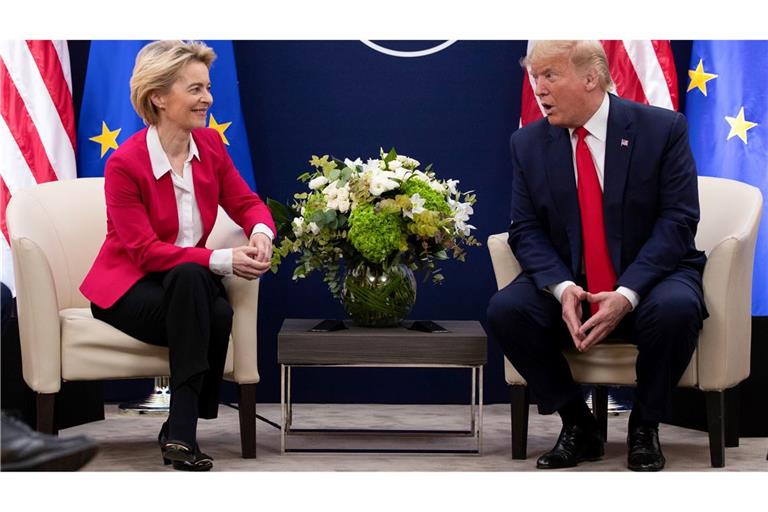 Haben zum Zollstreit telefoniert: EU-Kommissionspräsidentin von der Leyen und US-Präsident Donald Trump. (Archivbild)