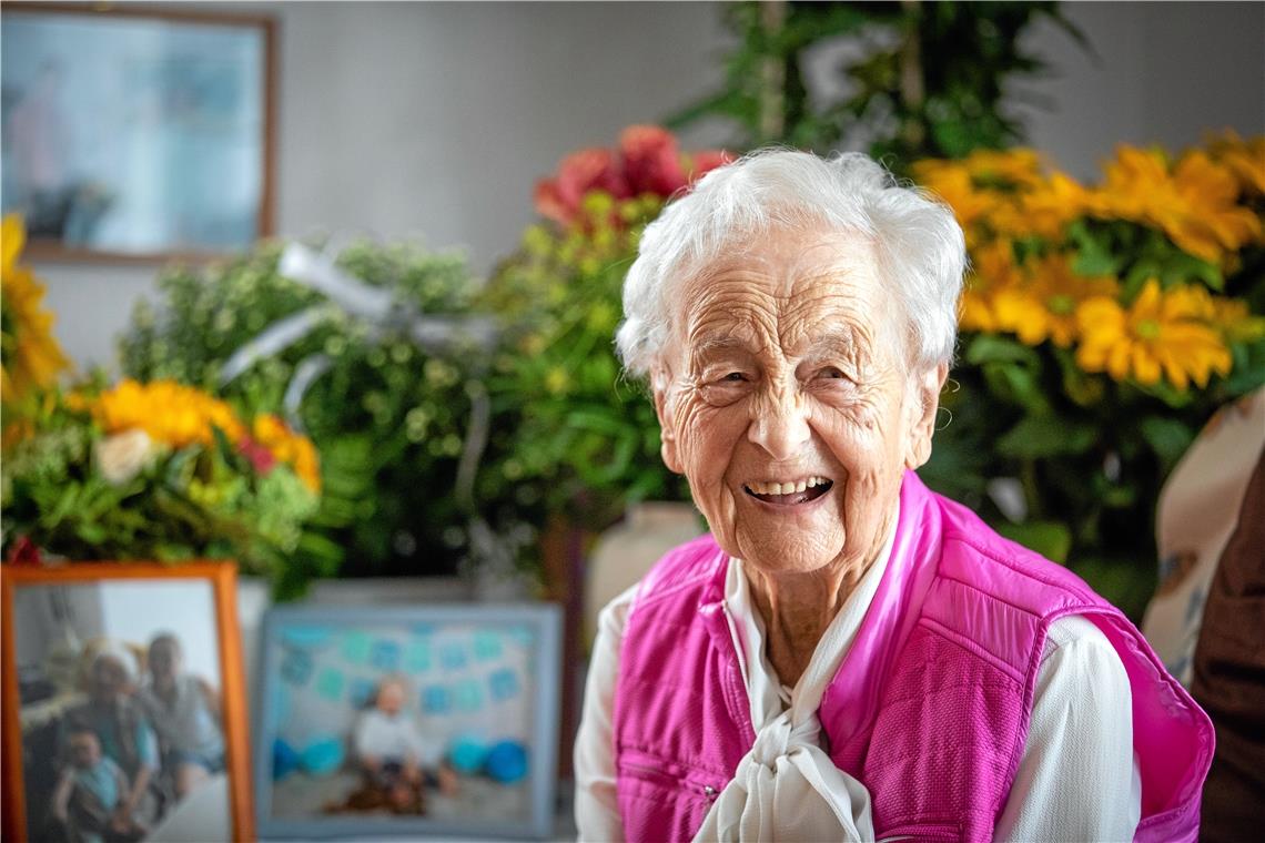 Jeden Tag ein kleines Fest Häkeln, stricken, nähen und Bastelarbeiten aller Art gehören zu den großen Leidenschaften von Annemarie Schwaderer. Foto: A. Becher