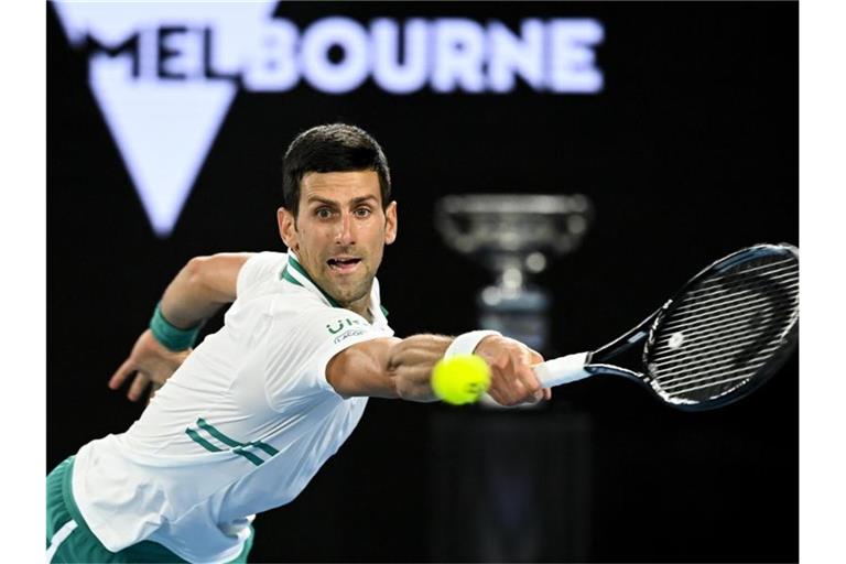 Hängt in Australien in einem Quarantäne-Hotel fest: Tennisstar Novak Djokovic. Foto: Dave Hunt/AAP/dpa