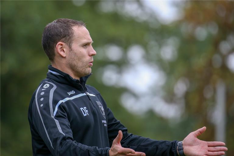 Hätte mit Oppenweiler/Strümpfelbach nicht viel besser machen können: Trainer Daniel Funk, der mit seiner Elf die Tabelle anführt. Foto: A. Becher