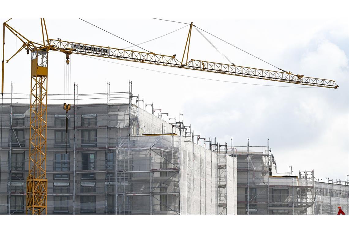 Wohnungsbau für Geflüchtete in den Kommunen nachgefragt Häuser für Wohnungen werden in Ostfildern gebaut. Das baden-württembergische Wohnungsbauförderprogramm nach dem Ukrainekrieg wurde von Kommunen stark nachgefragt (Archivfoto).
