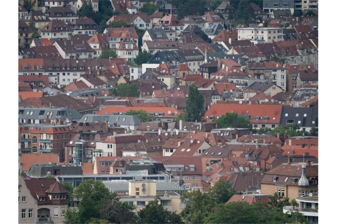 Südwesten mit dritthöchster Bevölkerungsdichte Häuser sind in der Innenstadt zu sehen. Foto: Marijan Murat/dpa/Symbolbild