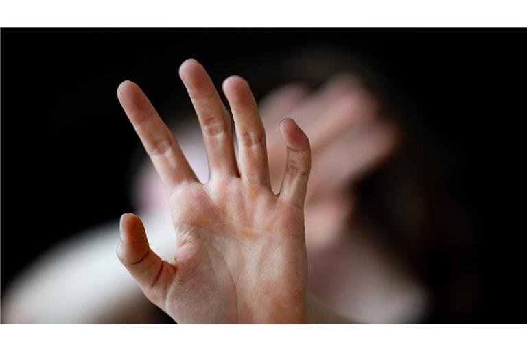 Häusliche Gewalt gegen Mädchen und Frauen nimmt zu.