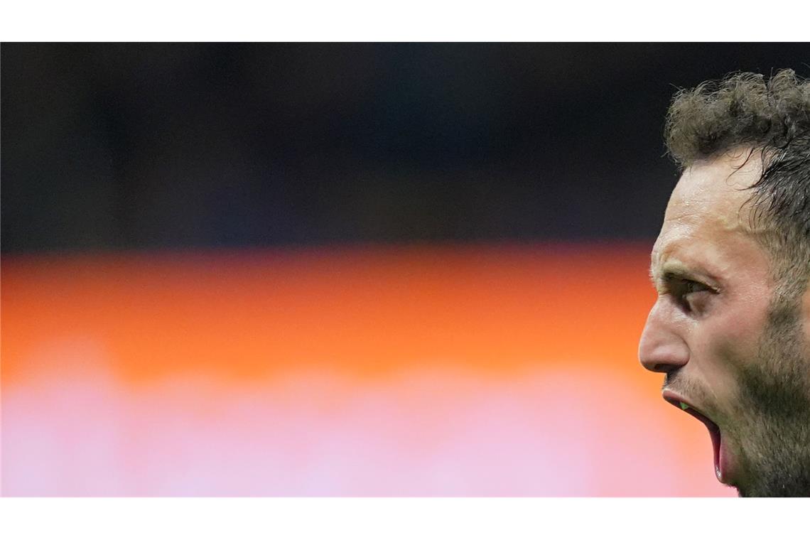 Hakan Calhanoglu jubelt nach seinem zweiten Tor.