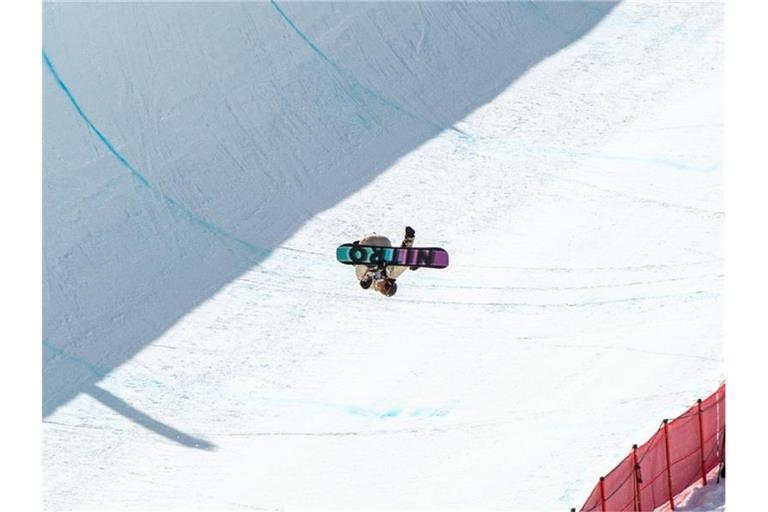 Halfpipe-Ass André Höflich trickste sich in Aspen auf den dritten Platz. Foto: Mike Dawson/U.S. Ski & Snowboard/dpa