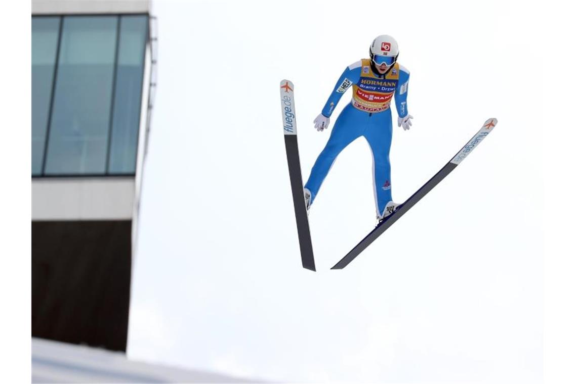 „Noch einiges drin“: Geiger und Eisenbichler auf Kurs Halvor Egner Granerud flog in Innsbruck am weitesten. Foto: Daniel Karmann/dpa