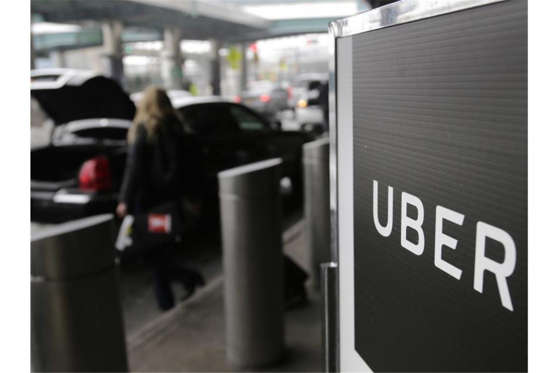 Fahrdienstvermittler Uber startet in Hamburg Hamburg ist neben Berlin, München, Düsseldorf, Frankfurt am Main und Köln die sechste Stadt in Deutschland, in der Uber seine Dienstleistungen anbietet. Foto: Seth Wenig/AP