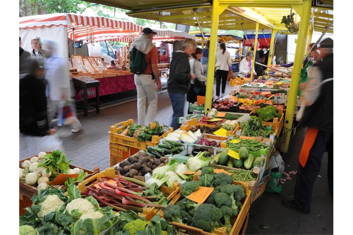 Große Kluft zwischen armen und reichen deutschen Regionen Hamburger Isemarkt: Frische, hochwertige Waren für die Anwohner der beliebten - und teuren - Wohngegend rund um den Isebekkanal. Foto: Christian Charisius