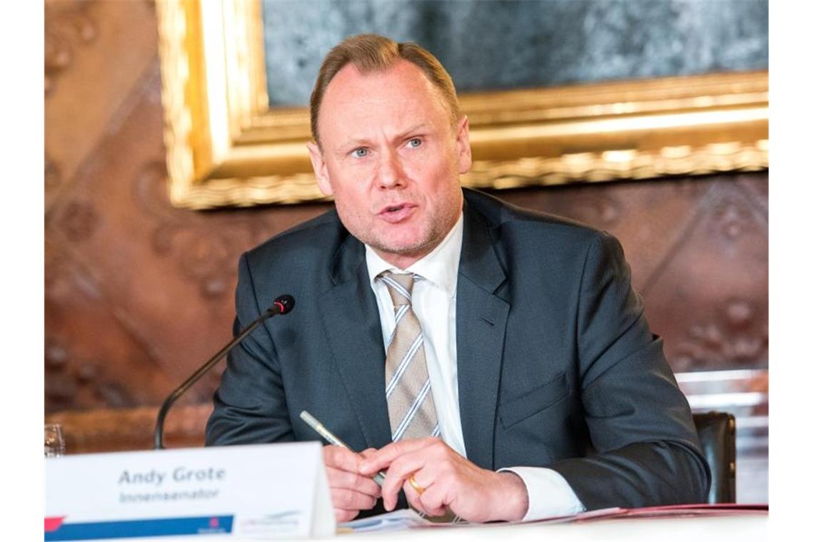 Hamburgs Innensenator Andy Grote bei einer Pressekonferenz im Rathaus der Hansestadt (Archivbild). Foto: Daniel Bockwoldt/dpa