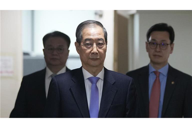 Han Duck Soo wird wieder in sein Amt als Ministerpräsident zurückkehren und die Amtsgeschäfte des suspendierten Präsidenten Yoon Suk Yeol übernehmen.