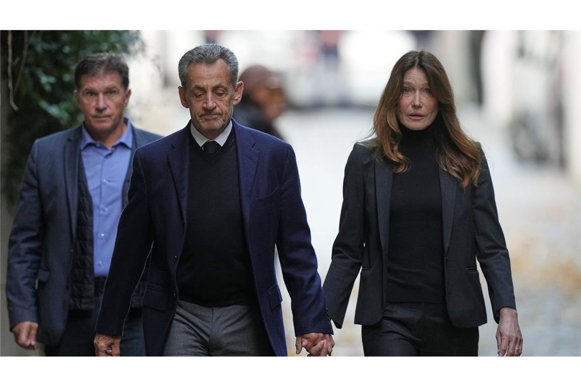 Hand in Hand ins Gefängnis