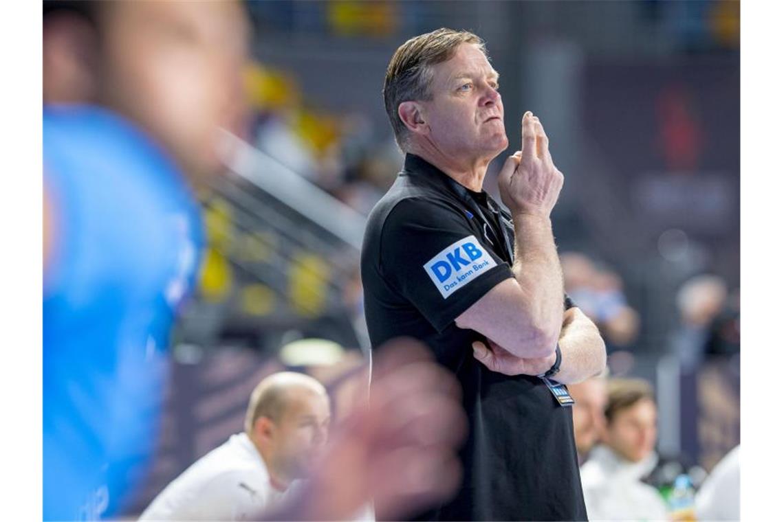 Handball-Bundestrainer Alfred Gislason und seinem Team bleibt eine Begegnung mit Kap Verde erspart. Foto: Sascha Klahn/dpa