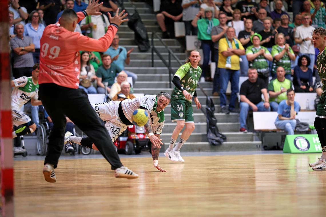 Handball, HC Oppenweiler/Backnang, Rückspiel beim HC Eintracht Hildesheim und Ju...