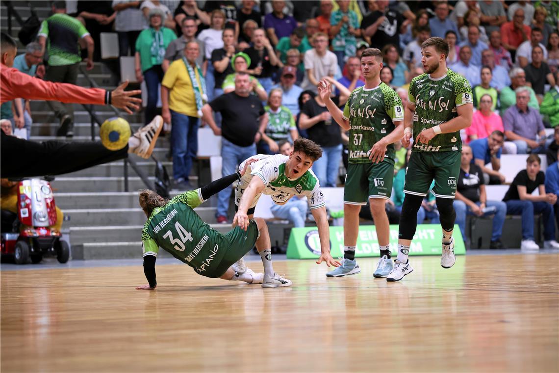 Handball, HC Oppenweiler/Backnang, Rückspiel beim HC Eintracht Hildesheim und Ju...