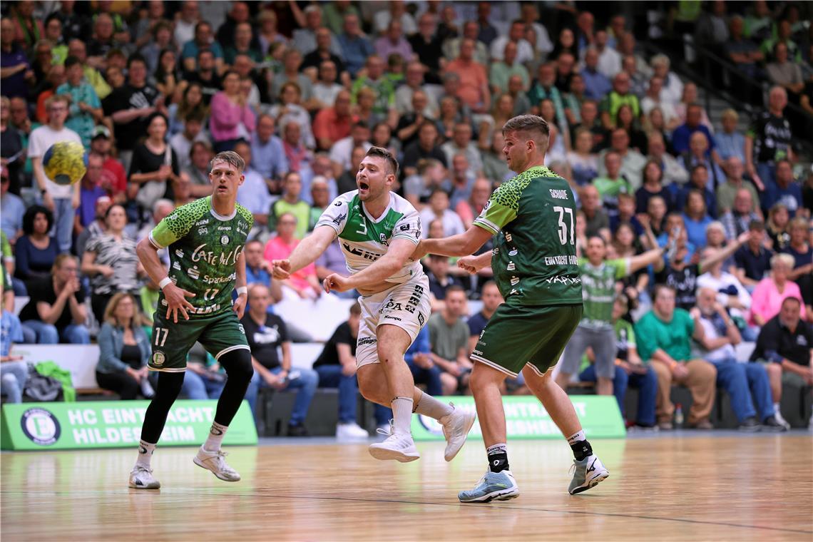 Handball, HC Oppenweiler/Backnang, Rückspiel beim HC Eintracht Hildesheim und Ju...