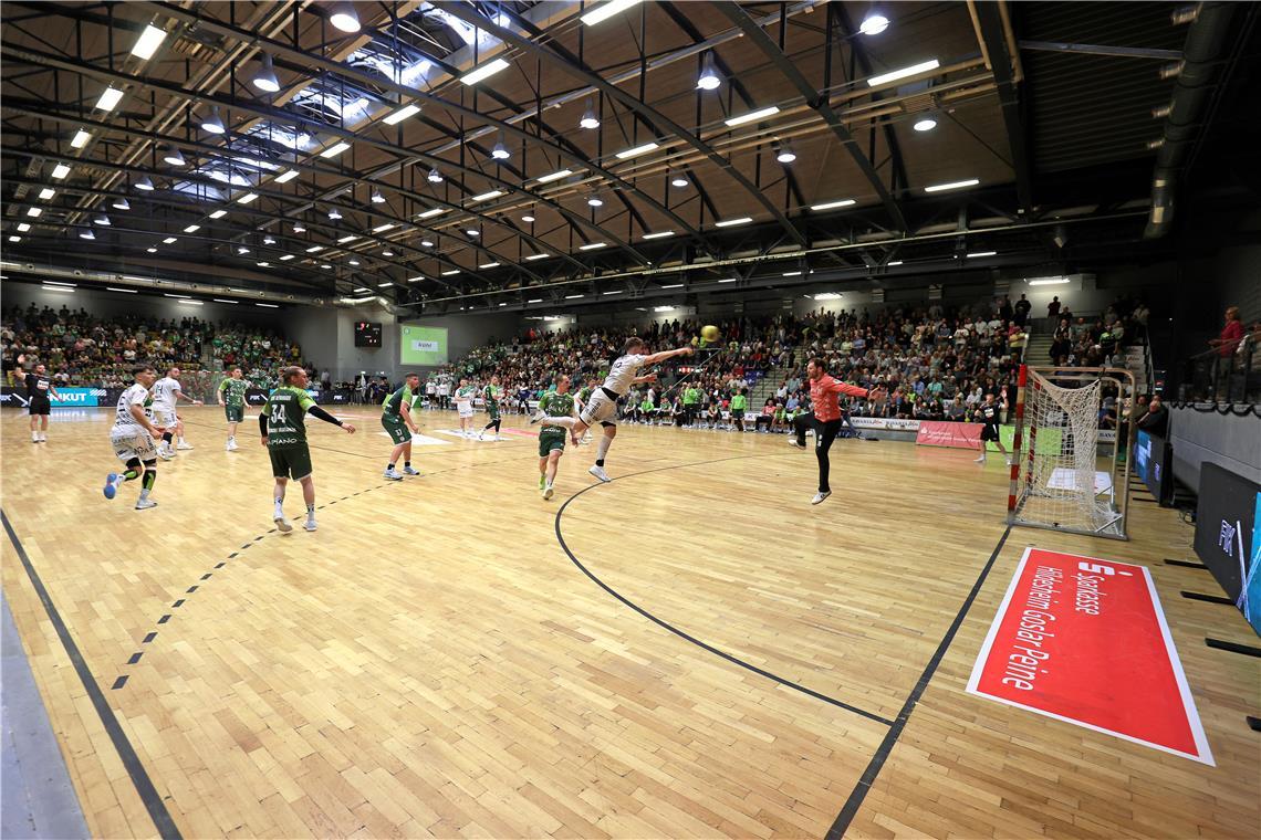 Handball, HC Oppenweiler/Backnang, Rückspiel beim HC Eintracht Hildesheim und Ju...
