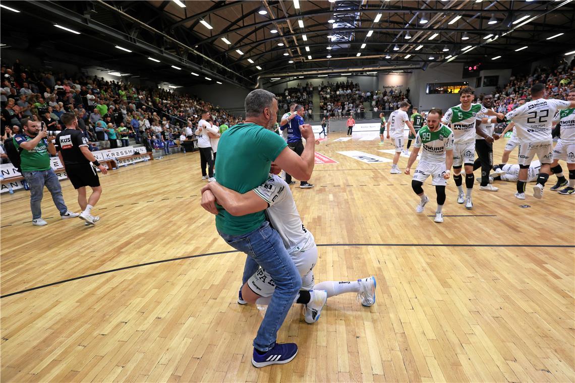 Handball, HC Oppenweiler/Backnang, Rückspiel beim HC Eintracht Hildesheim und Ju...