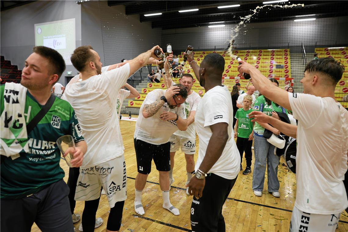 Handball, HC Oppenweiler/Backnang, Rückspiel beim HC Eintracht Hildesheim und Ju...
