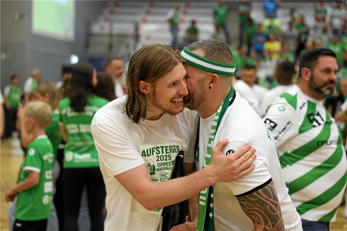 Handball, HC Oppenweiler/Backnang, Rückspiel beim HC Eintracht Hildesheim und Ju...