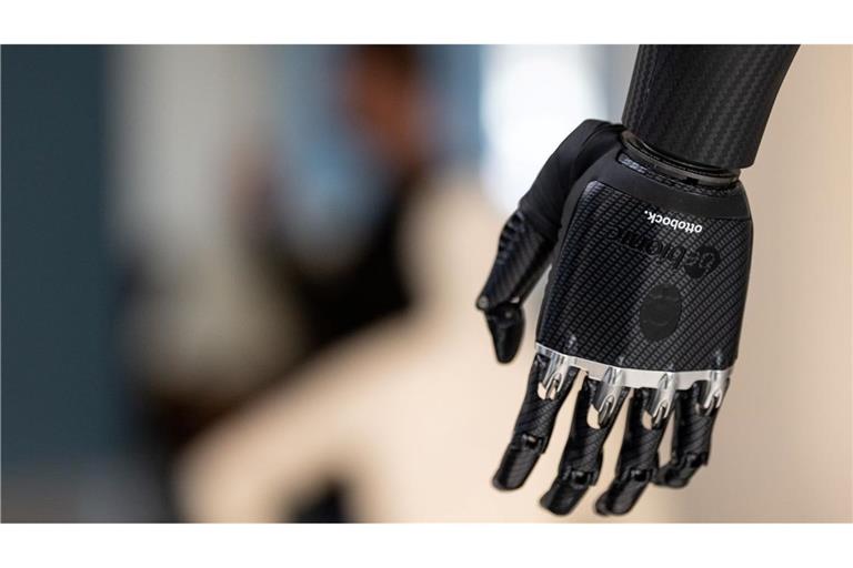Handprothese im Showroom von Ottobock in Duderstadt. Der Orthopädietechnikhersteller geht an die Börse.