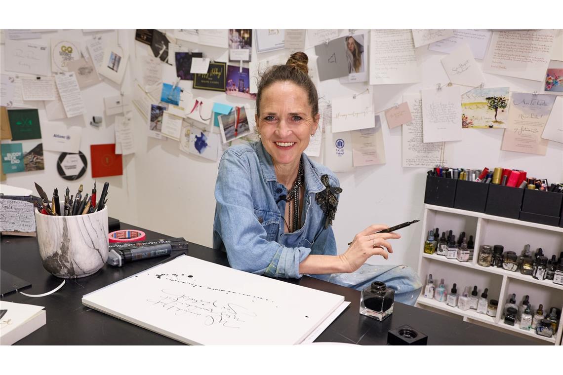 Handschmerzen kennt die Performance-Künstlerin nicht, sagt sie. Wenn sie einmal loslege, sei sie einfach im Flow.