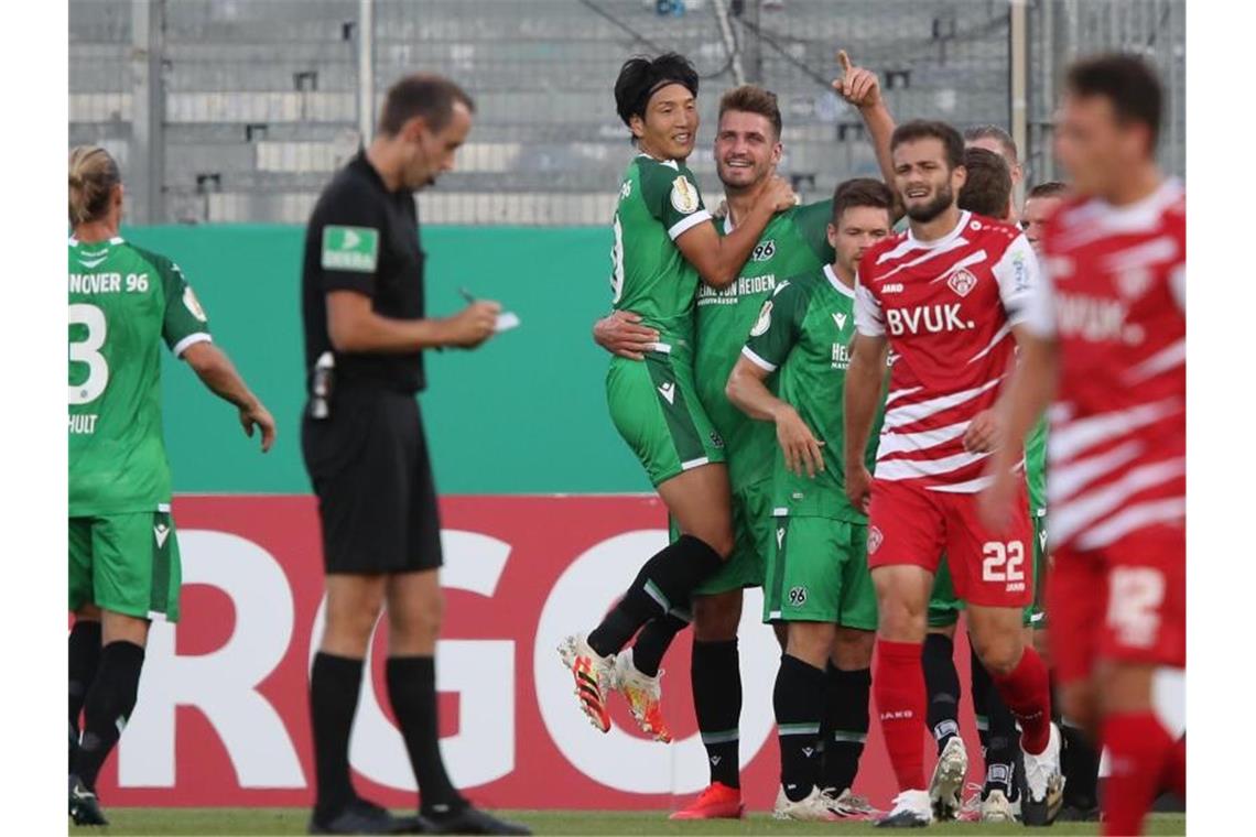 Hannover 96 konnte sich bei Zweitliga-Aufsteiger Würzburg durchsetzen. Foto: Daniel Karmann/dpa