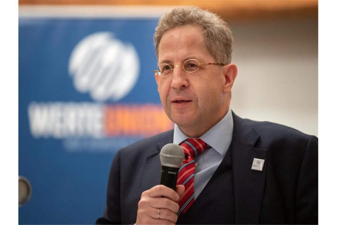 Südthüringer CDU verteidigt Maaßen Hans-Georg Maaßen (CDU), Ex-Verfassungsschutzpräsident, bei einer Wahlkampfveranstaltung in Thüringen. Foto: Michael Reichel/dpa