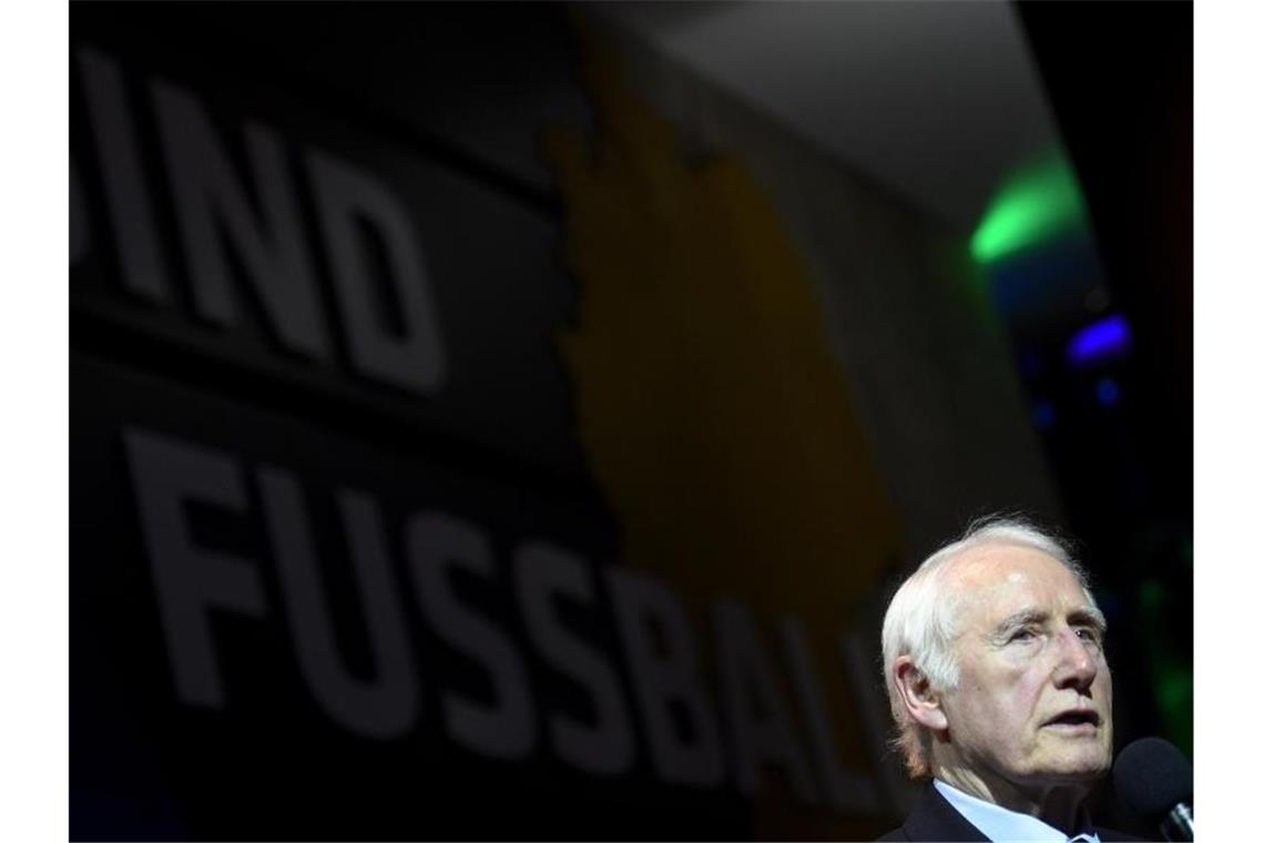 Der Torwart von Wembley: Fußball-Welt trauert um Tilkowski Hans Tilkowski im März 2017 bei der Verleihung des Integrationspreises im Fußballmuseum in Dortmund. Foto: Jonas Güttler/dpa