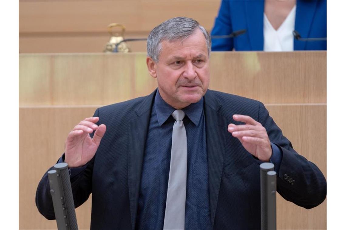 Hans-Ulrich Rülke, FDP-Fraktionsvorsitzender im Landtag von Baden-Württemberg, spricht im Plenum. Foto: Bernd Weißbrod/dpa/Archiv