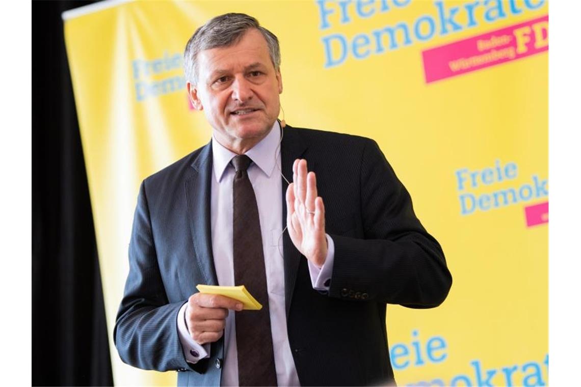 Fraktionschef Rülke führt die Südwest-FDP in Landtagswahl Hans-Ulrich Rülke gestikuliert bei einer Rede. Foto: Tom Weller/dpa/Archivbild