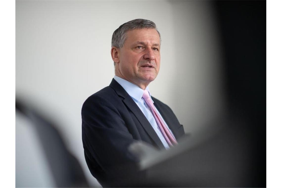 FDP: Diesel-Fahrverbote in Stuttgart sind Schuld der CDU Hans-Ulrich Rülke nimmt an einem Interview teil. Foto: Marijan Murat/dpa/Archivbild