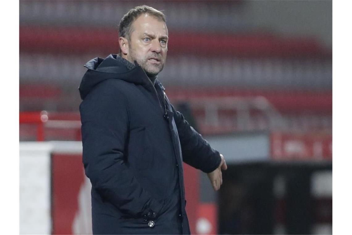 Aussetzer des Bayern-Motors: Flick verbietet Jammermodus Hansi Flick blickte nach dem Unentschieden beim 1. FC Union Berlin gleich nach vorne. Foto: Michael Sohn/POOL AP/dpa