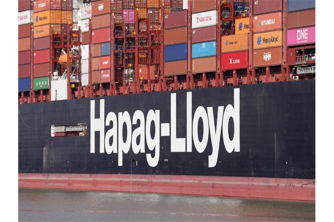Hapag-Lloyd profitiert von den steigenden Preisen für Containertransporte. Foto: Marcus Brandt/dpa