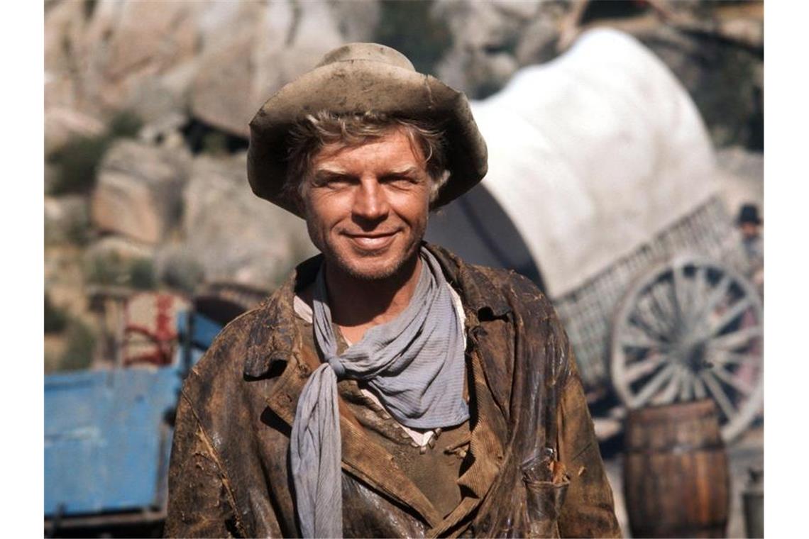 Hardy Krüger: Weltstar und Weltenbummler Hardy Krüger in „Potato Fritz“ (1975). Foto: Horst Ossinger/dpa