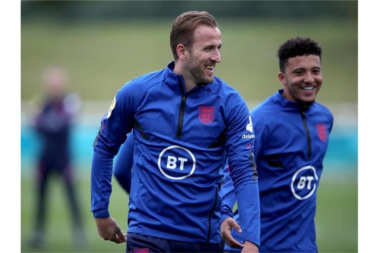 Harry Kane (l) und Jadon Sancho trainieren mit bester Laune. Foto: Nick Potts/PA Wire/dpa