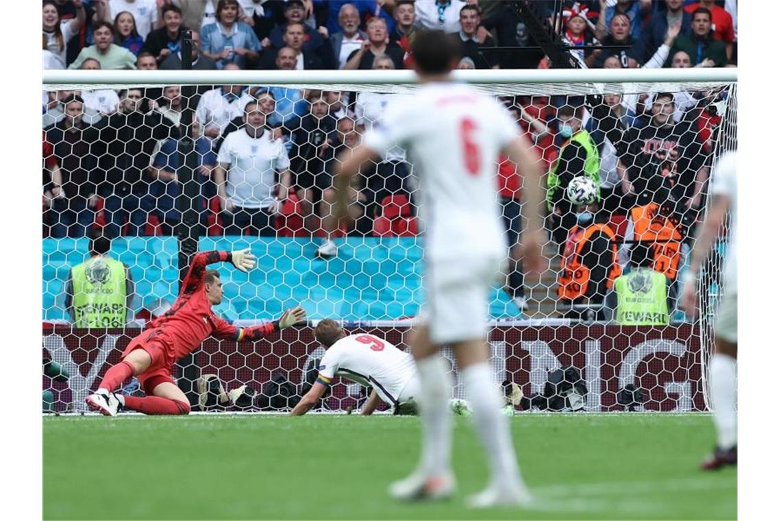 Wembley-K.o.: England schickt Löw in Bundestrainer-Rente Harry Kane machte mit dem 2:0 dann alles klar für die Three Lions. Foto: Christian Charisius/dpa