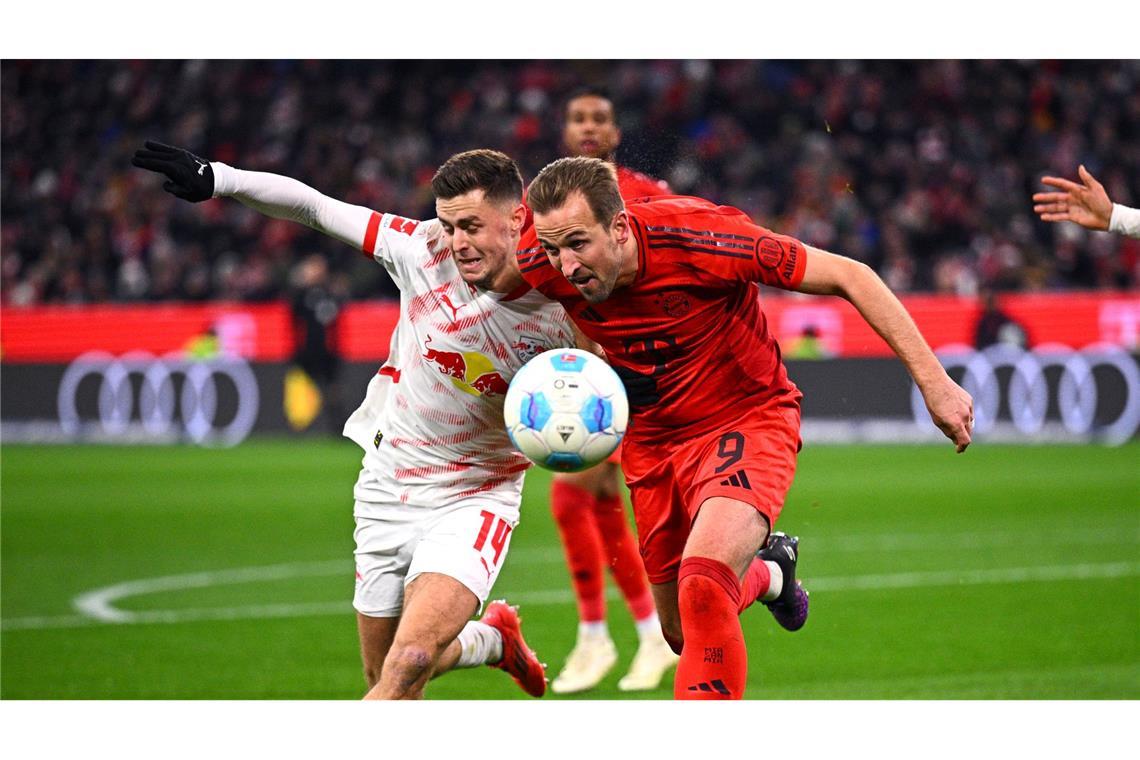 Kane zurück, Bayern auch: "Benchmark" für 2025 Harry Kane (r), hier im Zweikampf mit Leipzigs Christoph Baumgartner, tat der Offensiv-Abteilung des FC Bayern gut.