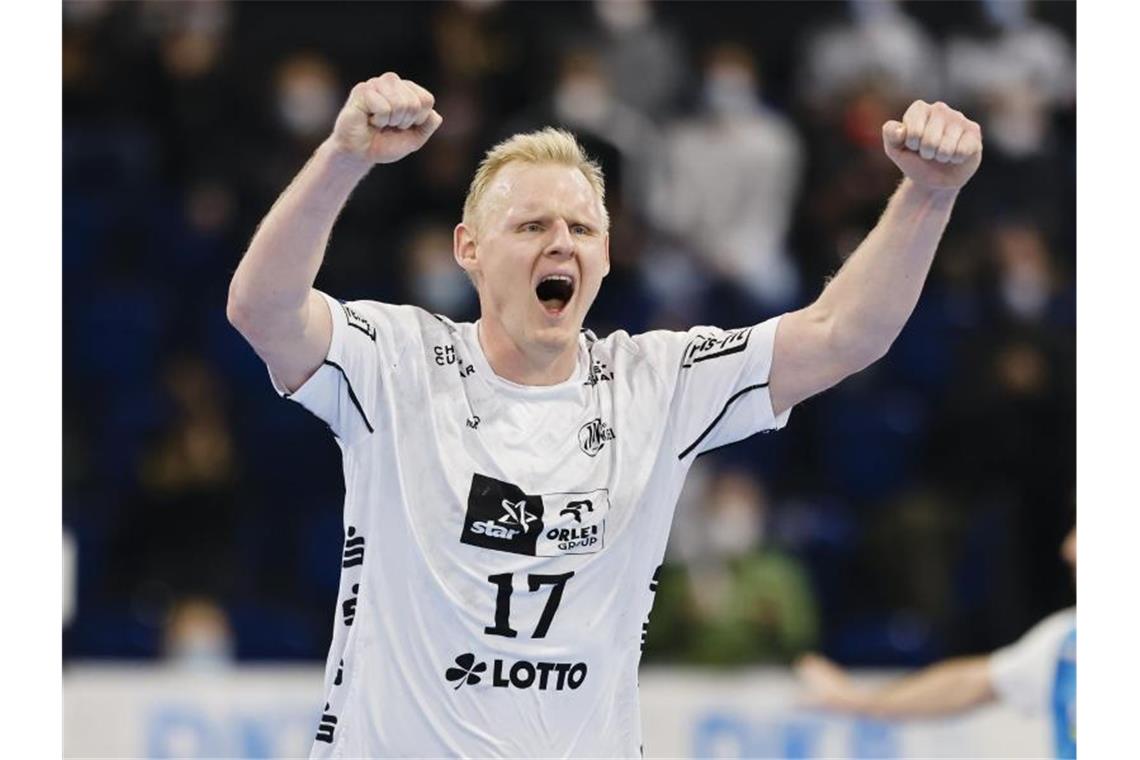 Kiels Handballer erarbeiten 35:31-Heimsieg über Stuttgart Harter Arbeitssieg gegen Stuttgart: Kiels Patrick Wiencek jubelt nach einem Tor. Foto: Frank Molter/dpa